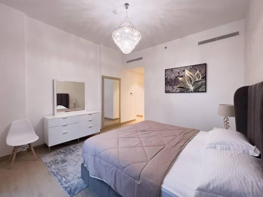 Lovely 2-Bedroom Vacation Home Near Beach Dubái Exterior foto
